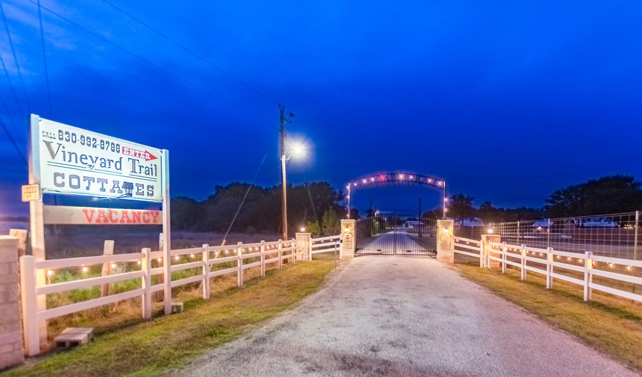 Vineyard Trail Cottages- Adults Only Fredericksburg Chambre photo