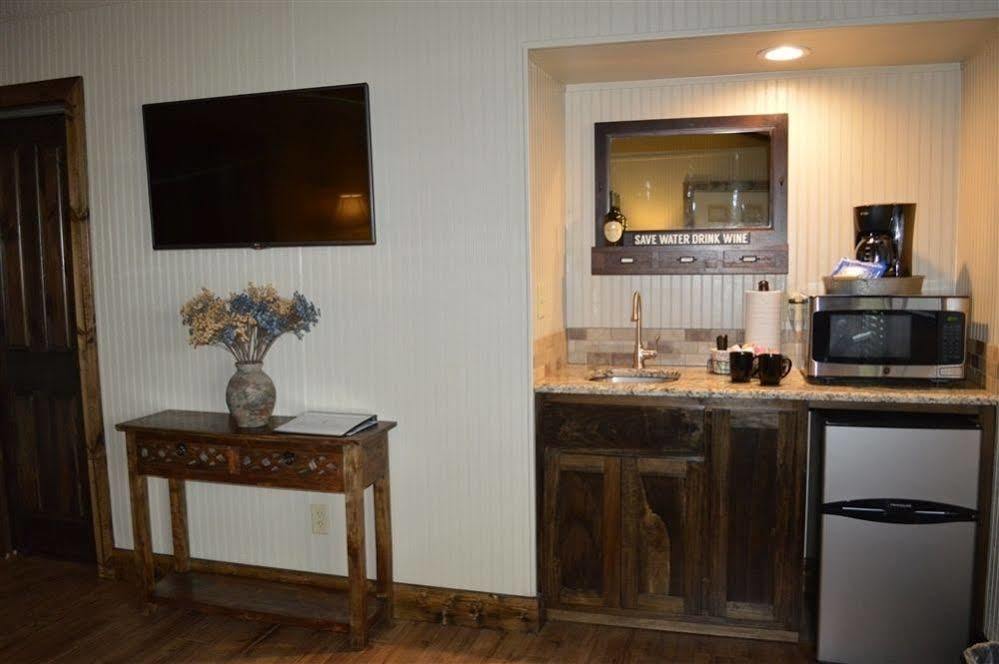 Vineyard Trail Cottages- Adults Only Fredericksburg Extérieur photo
